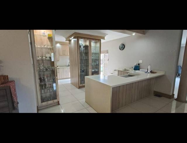 4 BEDROOM HOUSE FOR SALE IN BOOYSENS